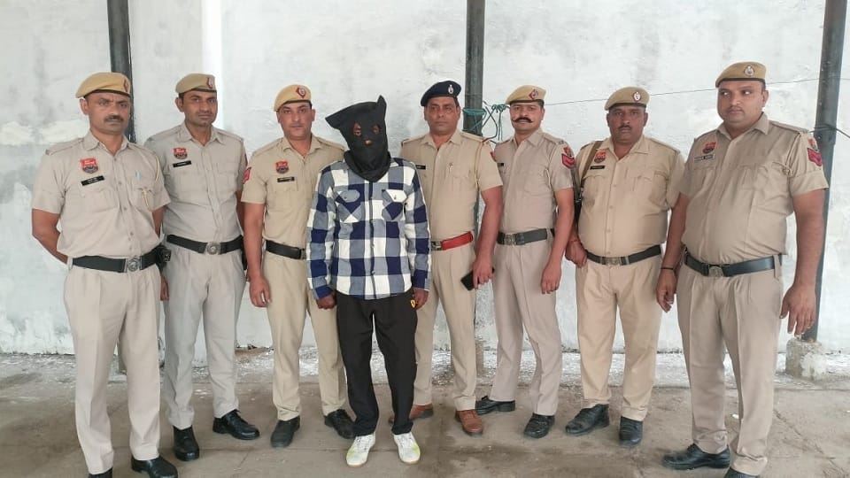 Criminal carrying reward of murder attempt to murder cases was caught In Jhajjar, illegal weapons recovered