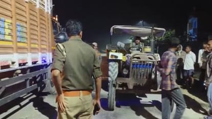 Road Accident in Amethi bike collided with tractor-trolley parked on the roadside