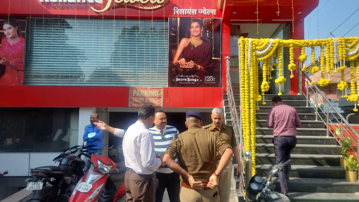 Dehradun Reliance Jewels robbery Script was written by Shashank and Subodh lodged in Bihar jail Uttarakhand