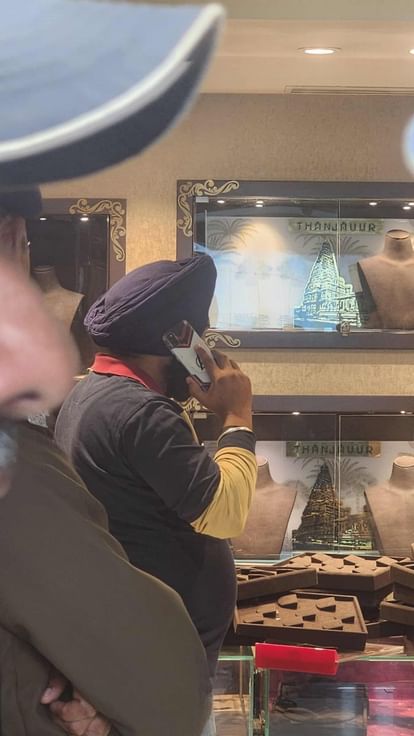 10 मिनट, 10 करोड़ की लूट: कीमती आभूषण शोरूम में सजाने की थी तैयारी... फिल्मी स्टाइल में बदमाशों ने डाली डकैती Robbery in Reliance jewellery showroom on Rajpur Road Dehradun looted showroom in film style president Visit