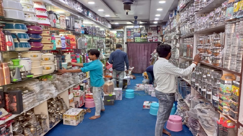 Diwali 2023: Markets decorated Sambhal, changes in traffic system, police issued route diversion November 15