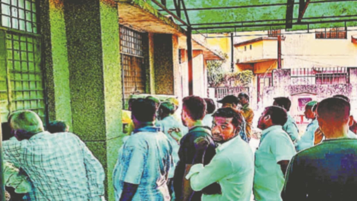 Online Khatauni Farmers of 74 villages in Gorakhpur worried not able to sell paddy
