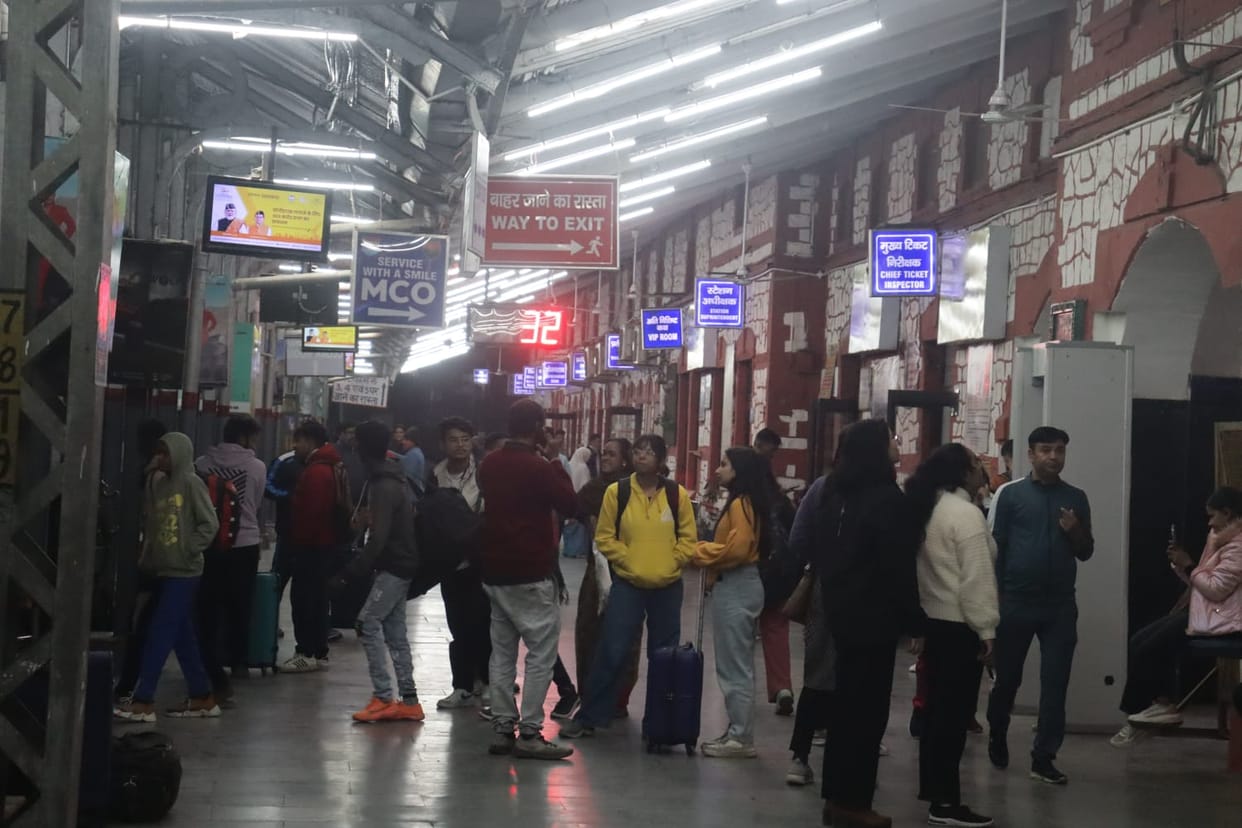 Diwali 2023 Waiting time in many trains going from Dehradun crosses 300 buses also full