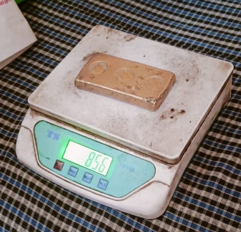 Rajasthan: Police recovered gold worth Rs 50 lakh from a bus in Dausa, gold brick found wrapped in cloth.