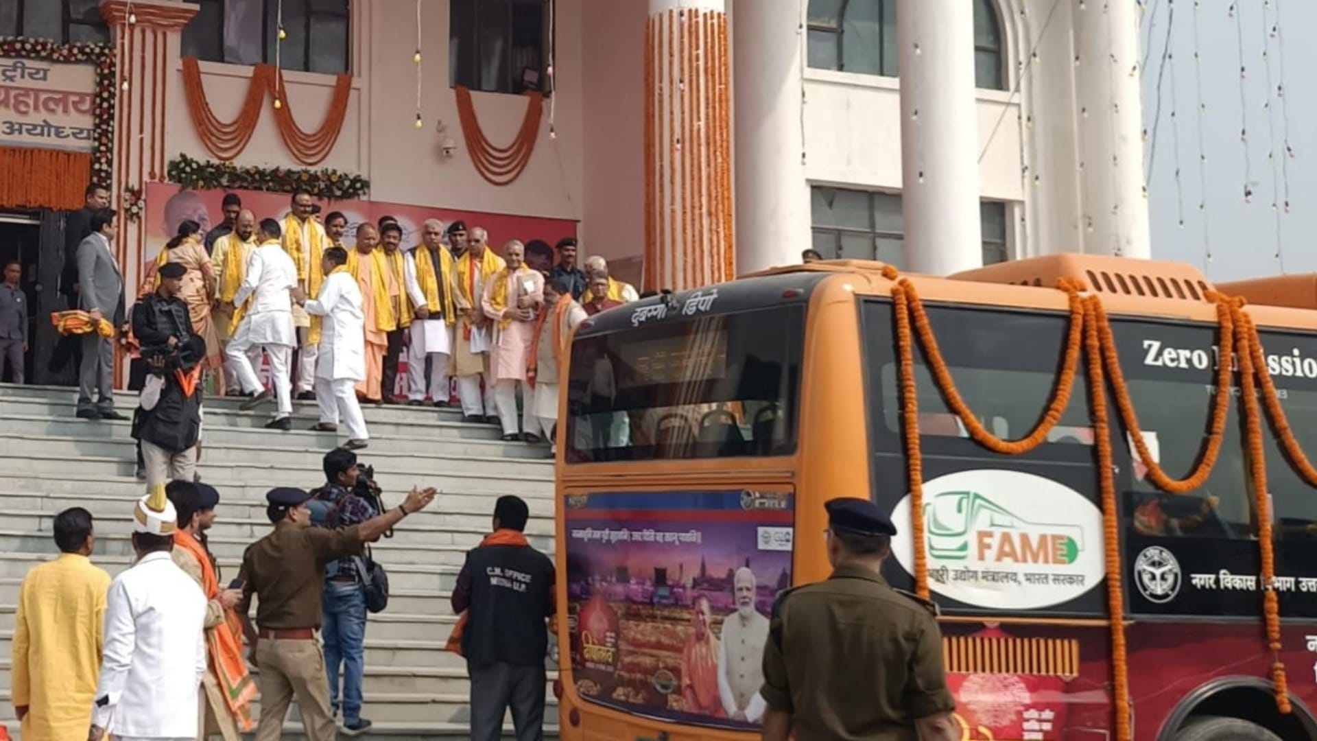CM Yogi Adityanath in Ayodhya with his cabinet, see the pics.