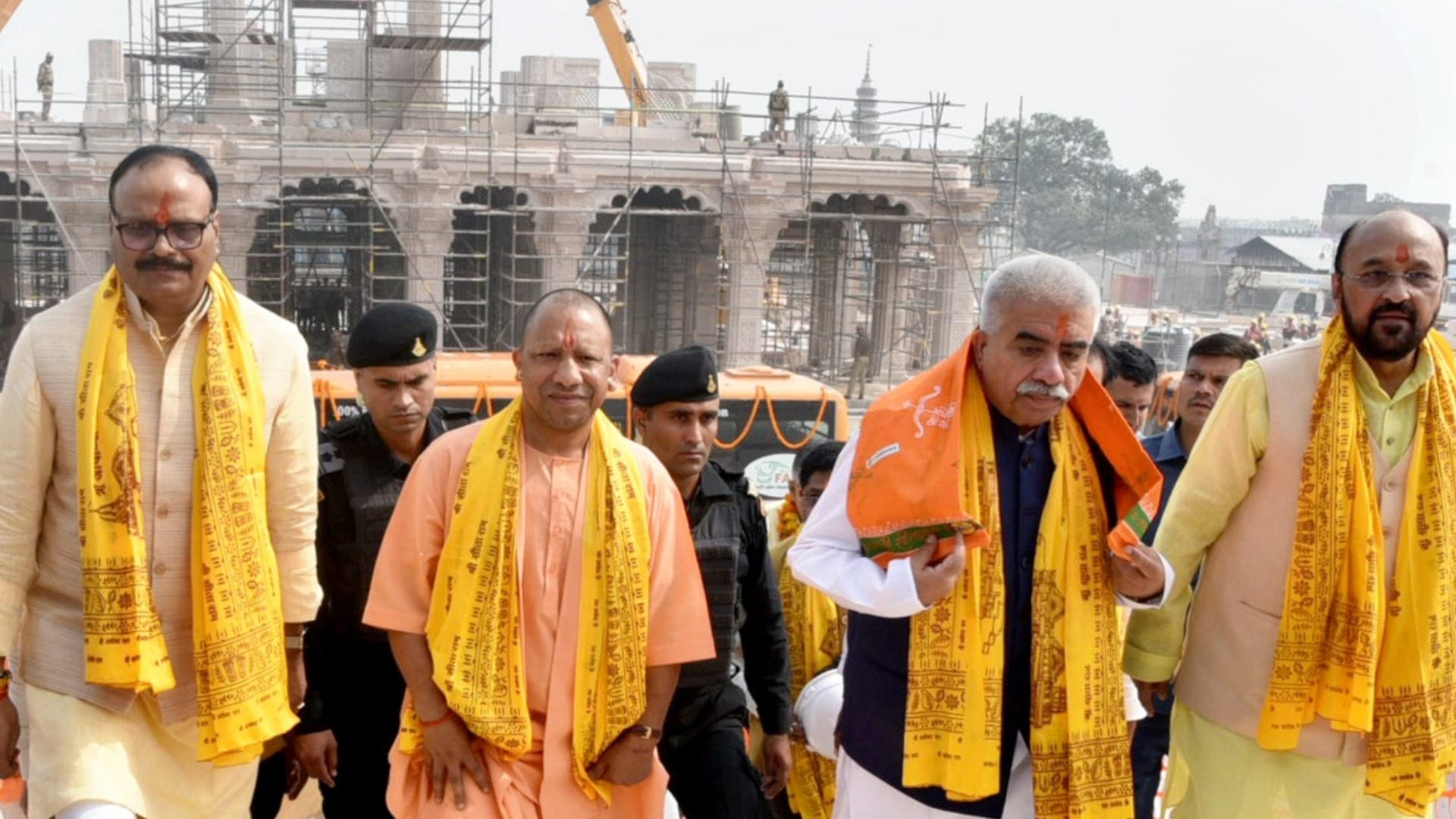 CM Yogi Adityanath in Ayodhya with his cabinet, see the pics.