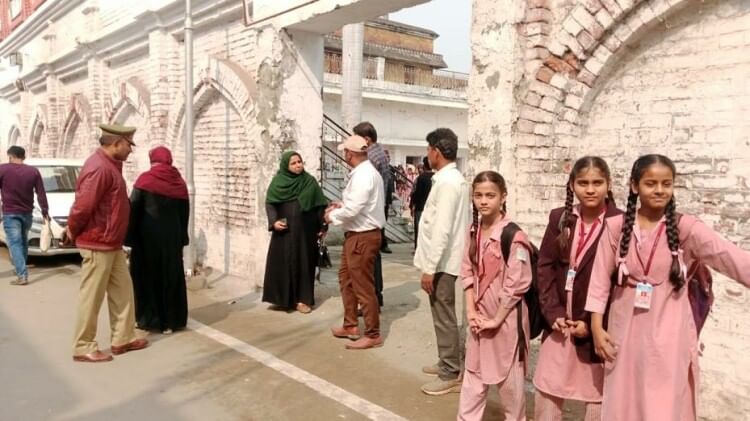 आजम खां के स्कूल की बड़ी अपडेट: अभिभावकों को मिलेगी राहत, 28 विद्यालयों में होगा आरपीएस की छात्राओं का प्रवेश