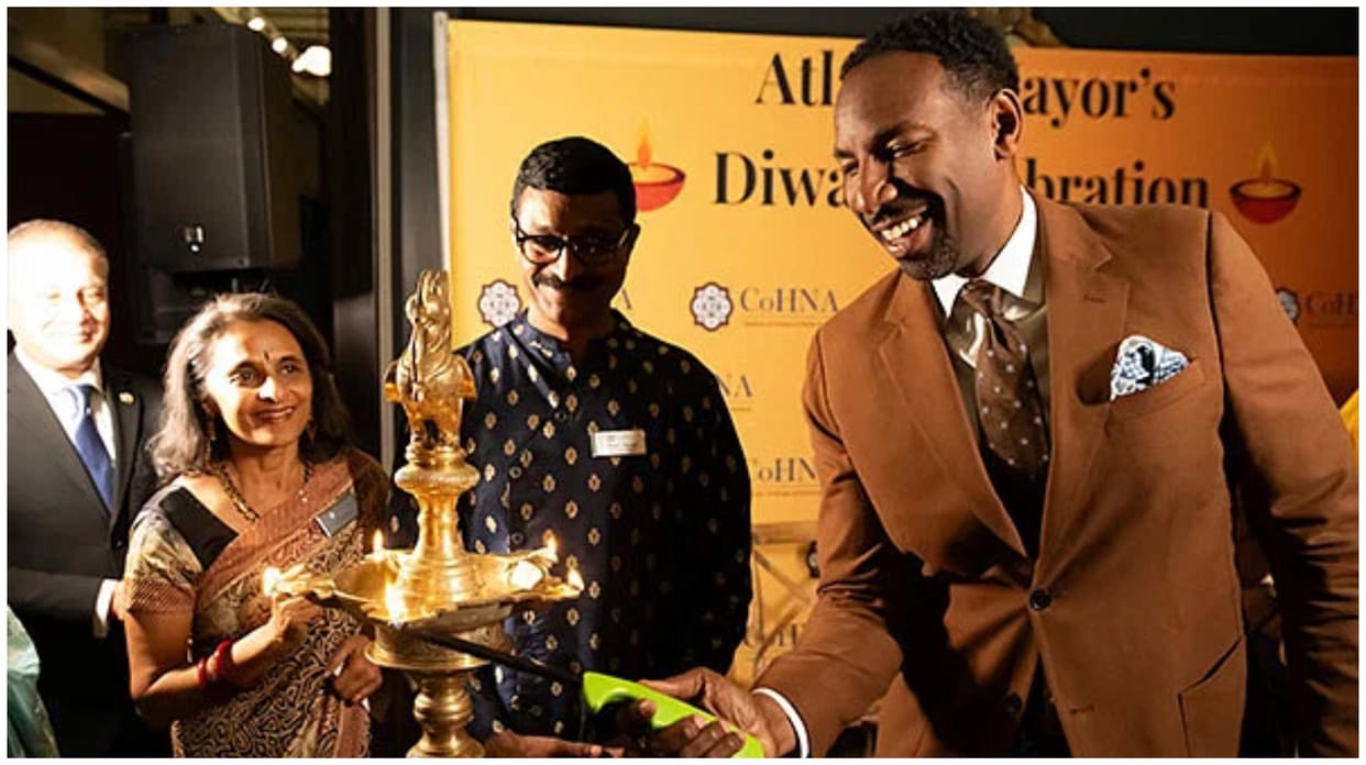 Atlanta Mayor Andre Dickens joins city’s Hindu American community in Diwali celebration