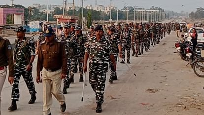 MP Election 2023: भोपाल के संवेदनशील इलाकों में केन्द्रीय बल का फ्लैग मार्च, स्थानीय पुलिस भी शामिल MP Election 2023: Flag march of central forces in sensitive areas of Bhopal, local police also involved