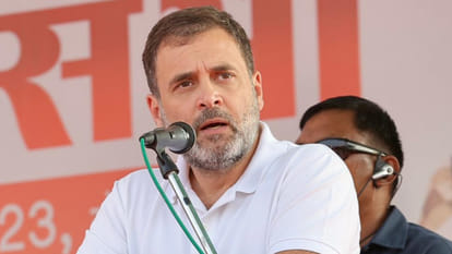 बड़वानी जिले के राजपुर में राहुल गांधी ने जनसभा को संबोधित किया।