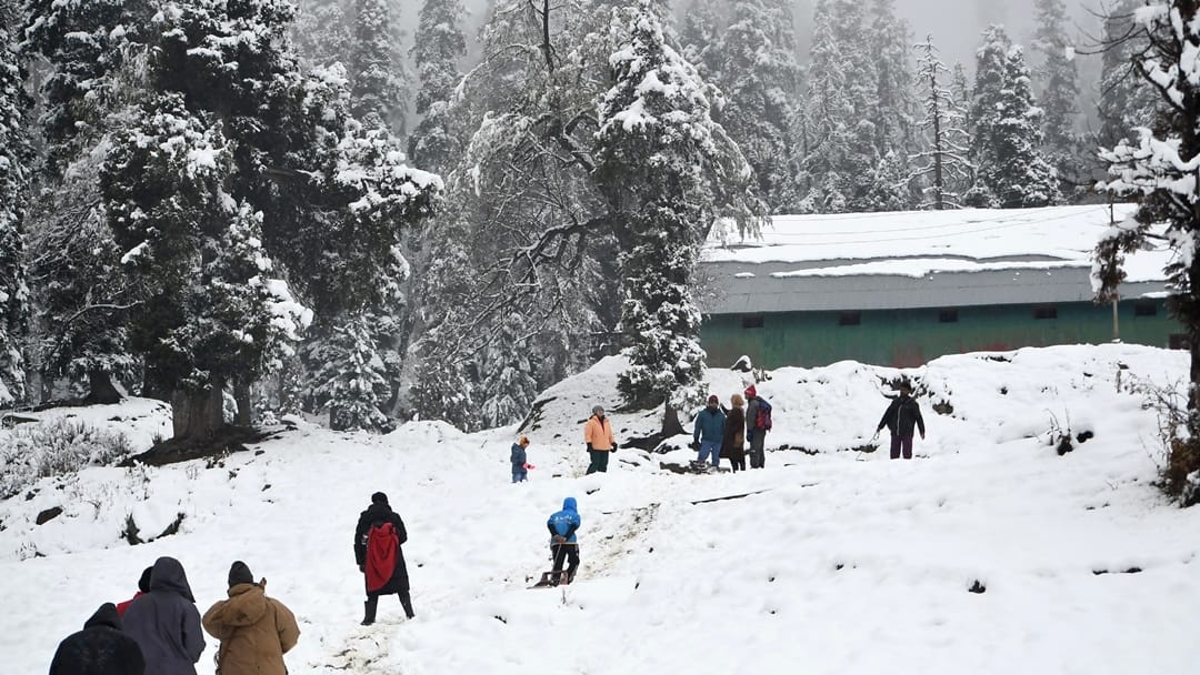 gulmarg snowfal photos: kashmir baramulla Gulmarg receives snowfall