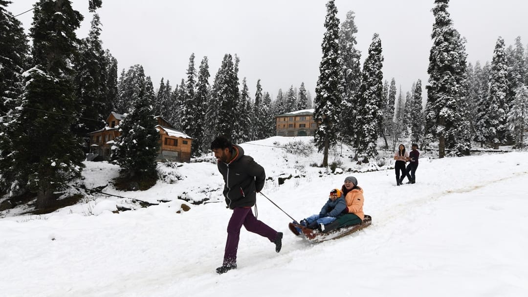 Temperature drops due to snowfall and rain in Himachal, Uttarakhand and Kashmir