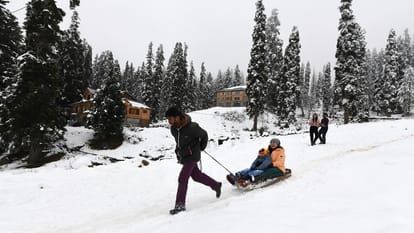 Weather: आज से प्रदेश के कई हिस्सों में बारिश-बर्फबारी के आसार, ऊंचाई वाले कुछ इलाकों का 'सूखा' समाप्त Weather: Chances of rain and snowfall in many parts of the state from tomorrow.