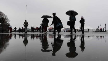 Weather Update Unseasonal rain, snowfall on Hills worsened the situation 16 flights diverted; Fog will deepen