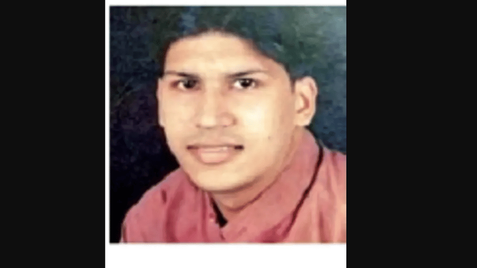 The accused of murder of father and sister is away from the police