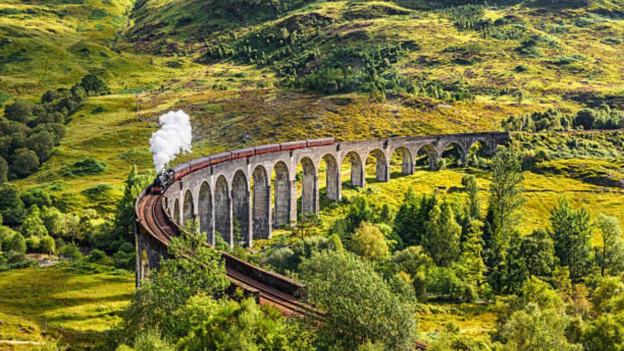 Viral News: job vacancy in uk Scotland with 60 lakh per month salary without any degree