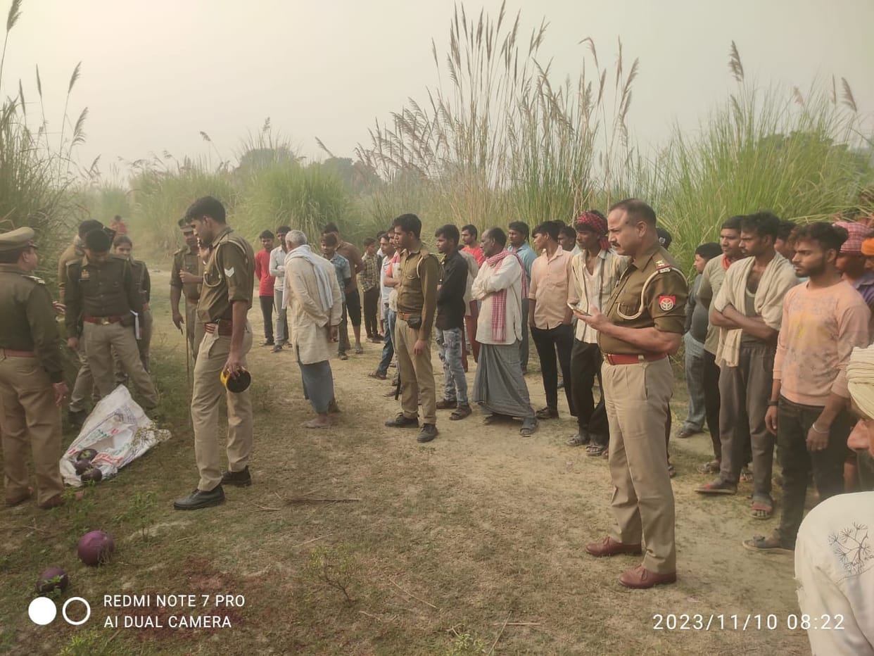 Womans dead body found with head and hands cut off in Fatehpur, police engaged in investigation