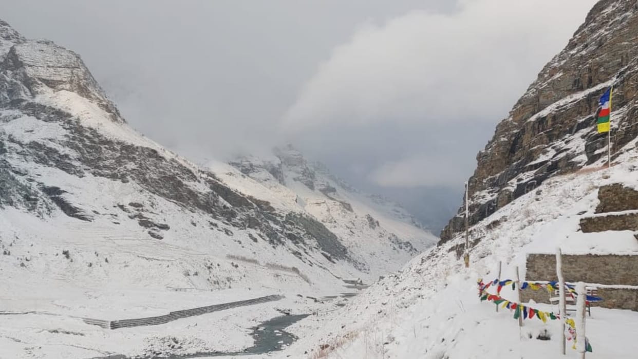 Himachal Weather:  Atal Tunnel Rohtang and Koksar area of Lahaul Spiti receives fresh snowfall