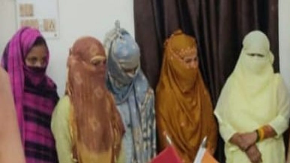 unmarried youth trap and fraud in the name of marriage five women arrested