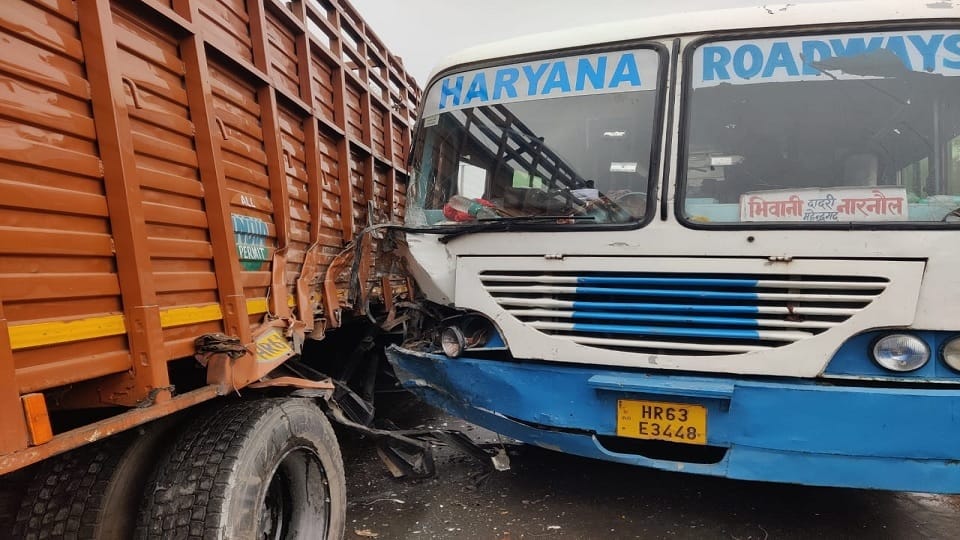 Brakes failed of roadways bus going from Bhiwani to Narnaul  and collided with canter coming from front