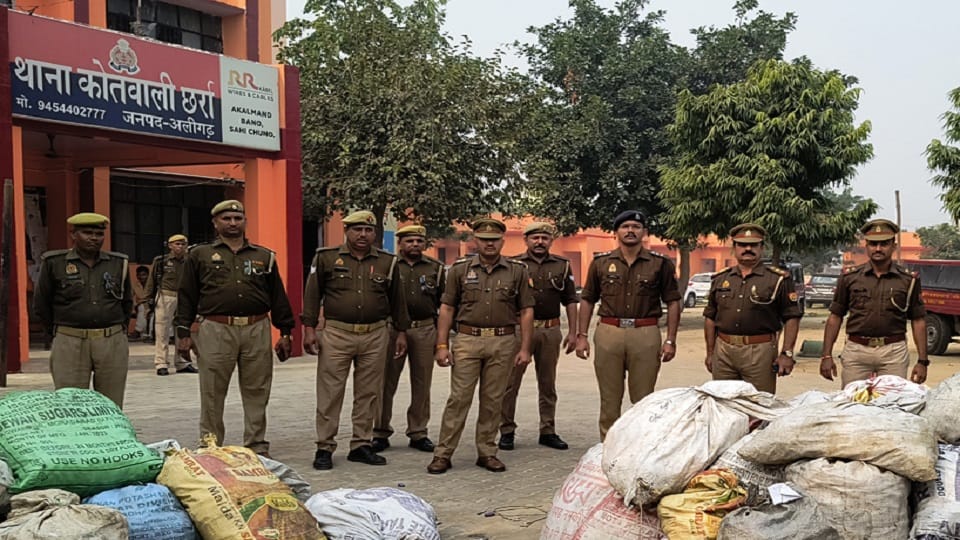 10 quintals of illegal firecrackers caught in Chharra of Aligarh