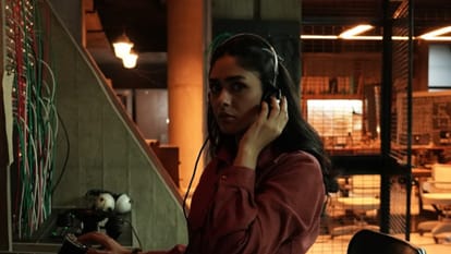Pippa Movie Review in Hindi by Pankaj Shukla Ishaan Priyanshu Painyuli Mrunal Thakur Raja Krishna Menon