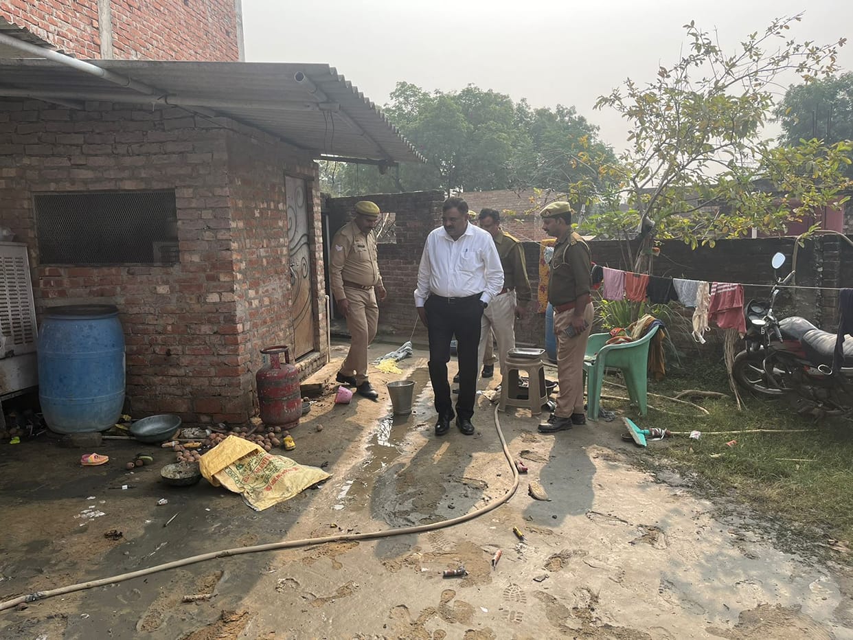 UP: Massive explosion while making firecrackers in Rae Bareli, four teenagers badly burnt