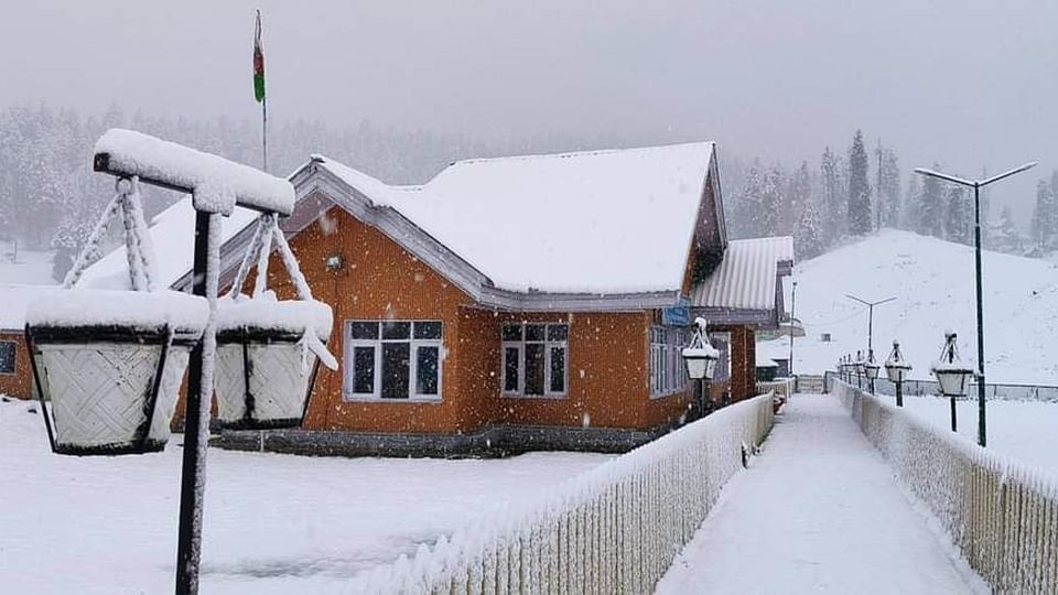 jammu kashmir weather news: Snowfall in high altitude areas including Gulmarg cold increased due to heavy rain