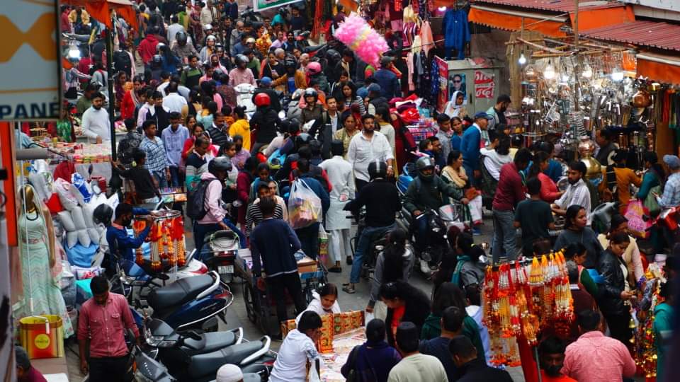 Dhanteras 2023 Today Huge Crowd in Market for shopping Uttarakhand News in Hindi