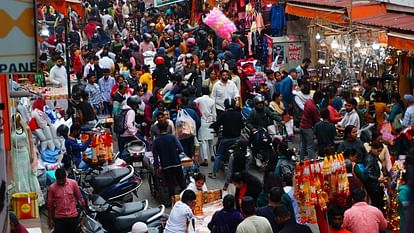 Dhanteras 2023: उत्तराखंड में धनतेरस पर चमके बाजार, उमड़ी भारी भीड़, खूब हुई खरीदारी, देखें तस्वीरें Dhanteras 2023 Today Huge Crowd in Market for shopping Uttarakhand News in Hindi