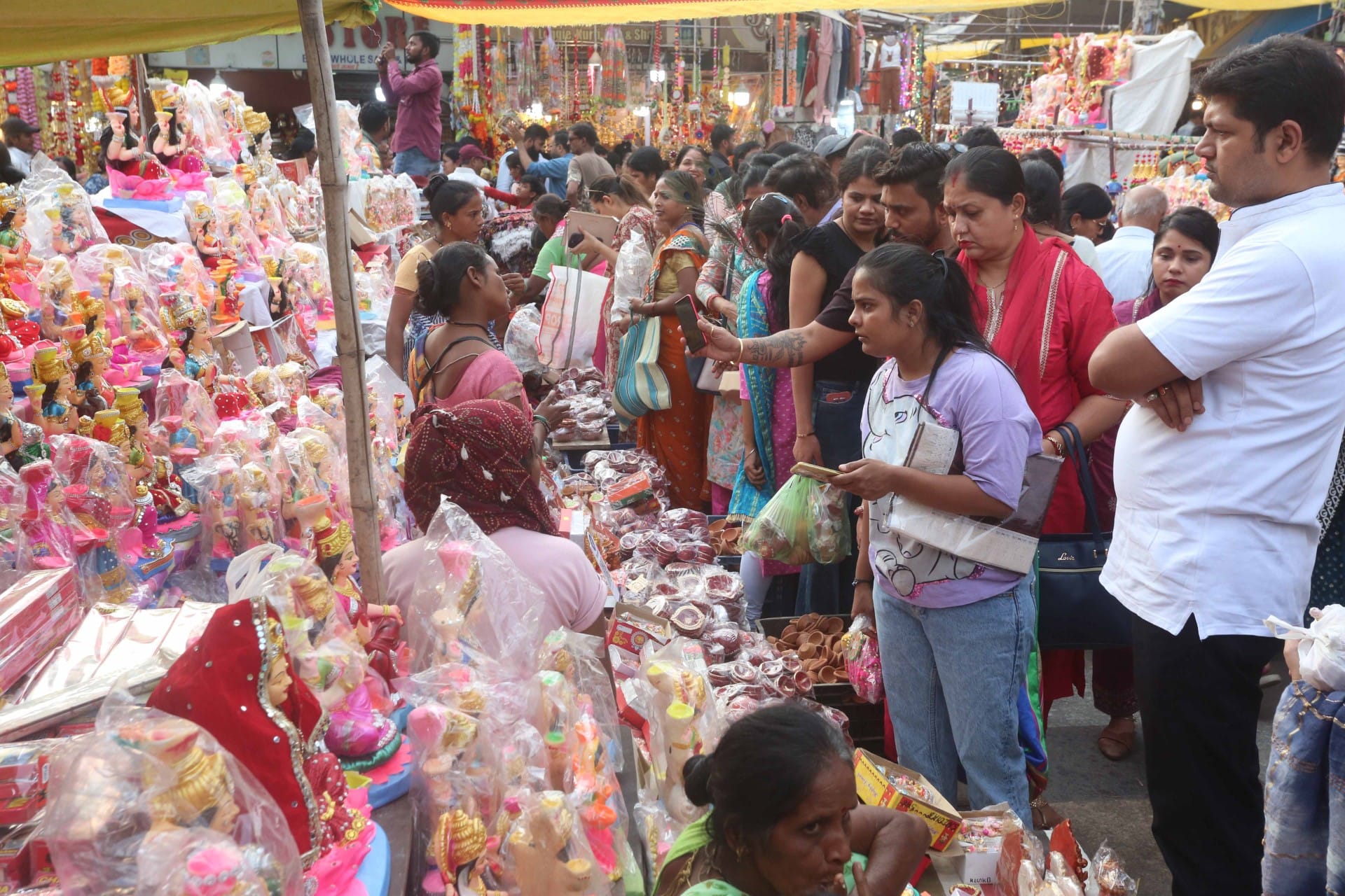 MP Election: Business worth Rs 500 crore in Bhopal on Dhanteras, huge shopping from vehicles to gold and silve