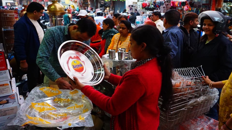 Dhanteras 2023 Today Huge Crowd in Market for shopping Uttarakhand News in Hindi
