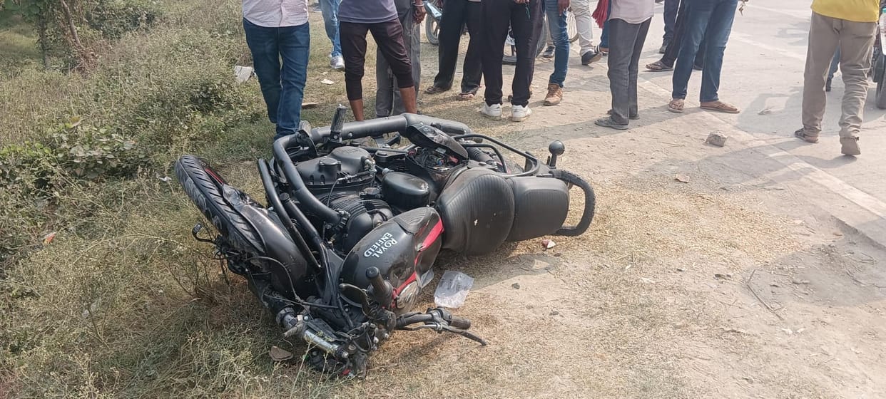 Varanasi Road Accident: Man and woman riding a bike died after being hit by a truck, police reached the spot