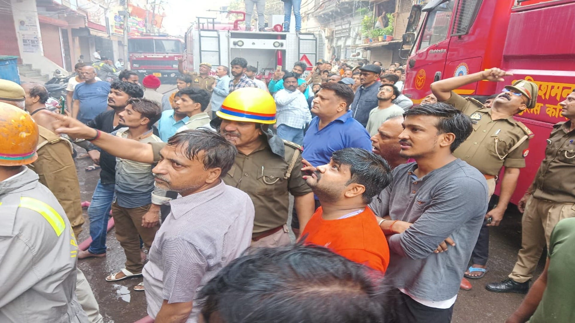 Fire broke out in disposal shop due to short circuit, many fire engines reached the spot.