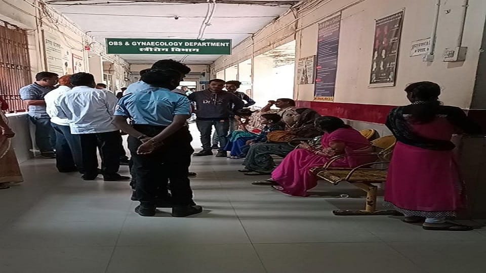 Death of newborn in medical college created panic family members accused of negligence in Korba