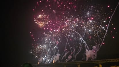 अयोध्या में 22 लाख 23 हजार दीये जलाने का बना वर्ल्‍ड रिकॉर्ड, देखिए मनमोहक तस्‍वीरें