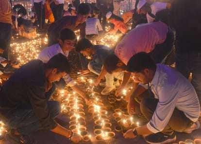 अयोध्या में 22 लाख 23 हजार दीये जलाने का बना वर्ल्‍ड रिकॉर्ड, देखिए मनमोहक तस्‍वीरें