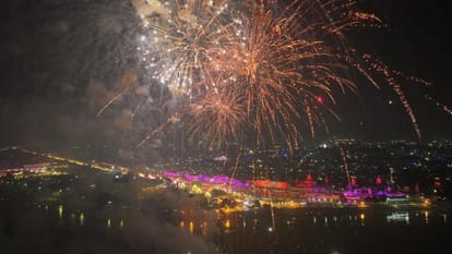 अयोध्या में 22 लाख 23 हजार दीये जलाने का बना वर्ल्‍ड रिकॉर्ड, देखिए मनमोहक तस्‍वीरें