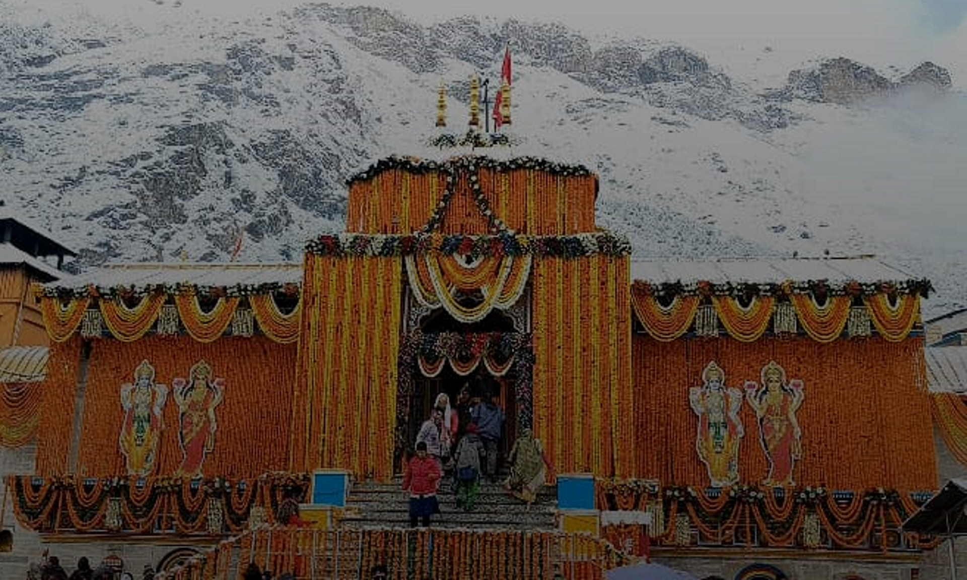 Snowfall in Badrinath and Kedarnath today Uttarakhand Weather Update Watch Photos