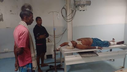 Bihar News : नालंदा में पड़ोसी ने बुजुर्ग को 6 गोली मारी, अचानक घर पर चढ़कर गोलीबारी करने लगा; हालत गंभीर Bihar News : Neighbor shoots old man in Nalanda, starts firing at house; condition serious