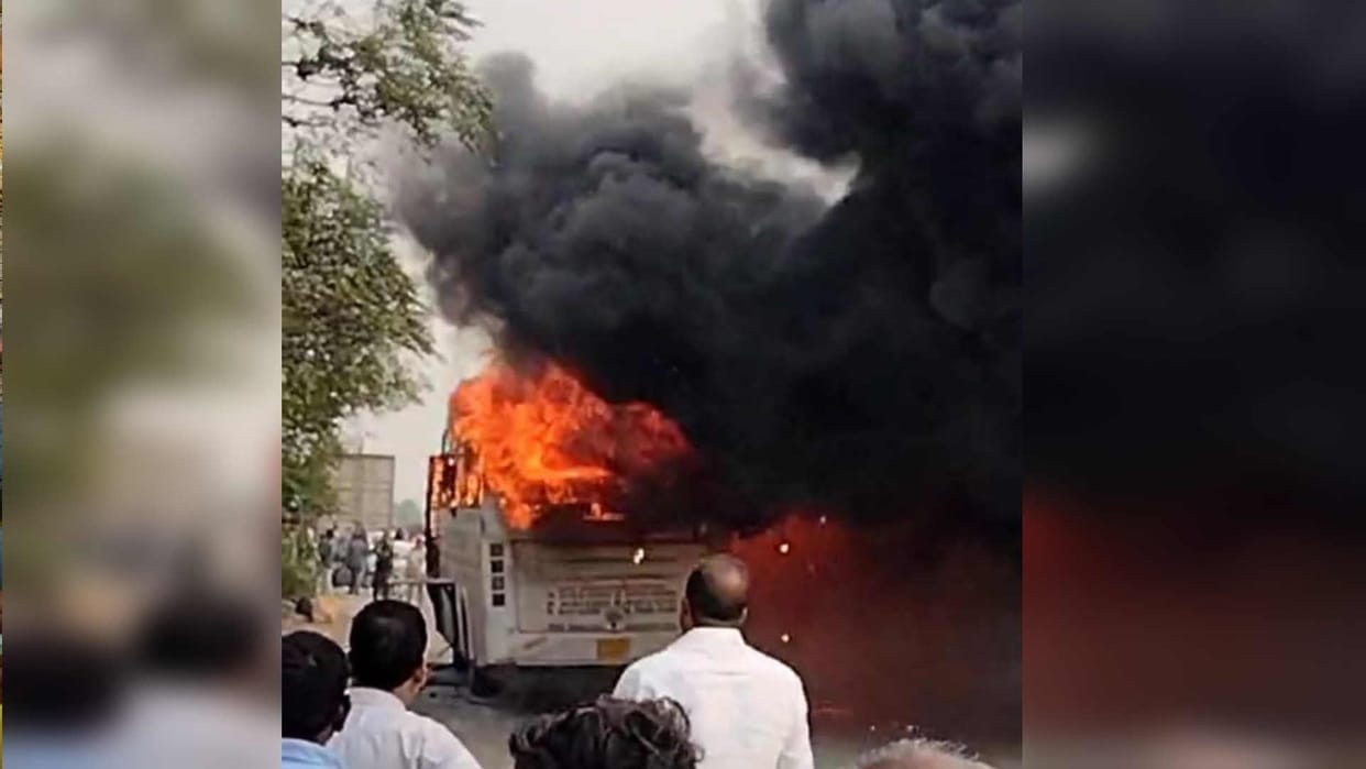 AC bus coming from Bhiwani caught fire all passengers safe
