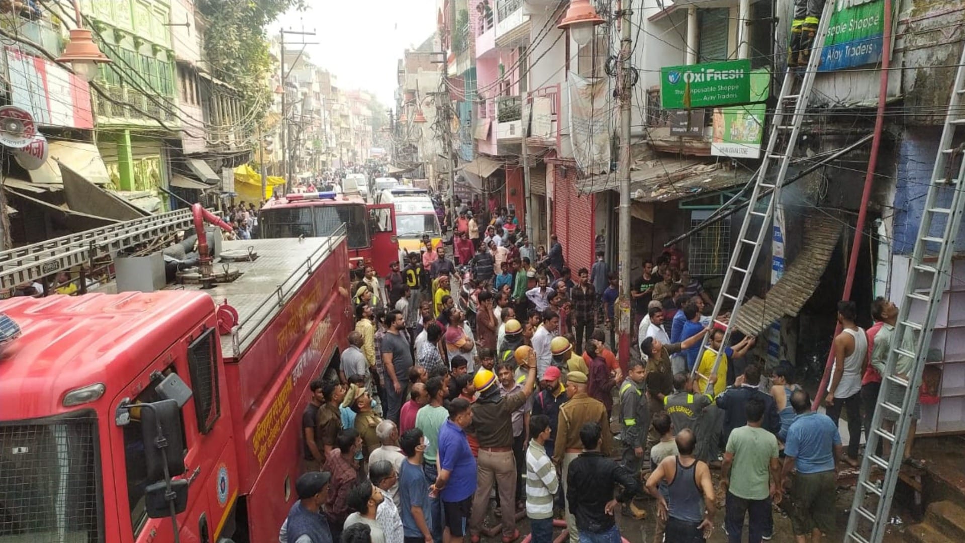 Fire broke out in disposal shop due to short circuit, many fire engines reached the spot.