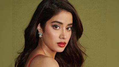 Devara Star Janhvi became a victim of deepfake at the age of 15 Praised Rashmika Mandanna in this matter