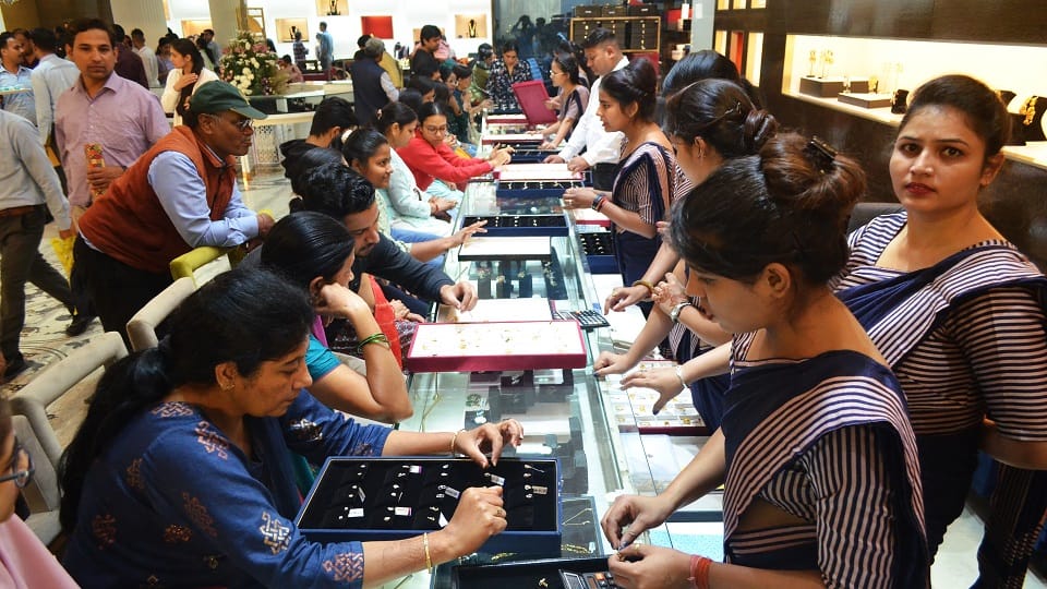 Business worth Rs 800 crore done on Dhanteras in Bareilly
