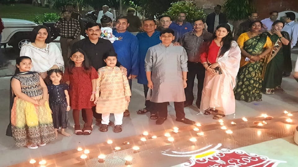 Countless lamps lit on Chhoti Diwali