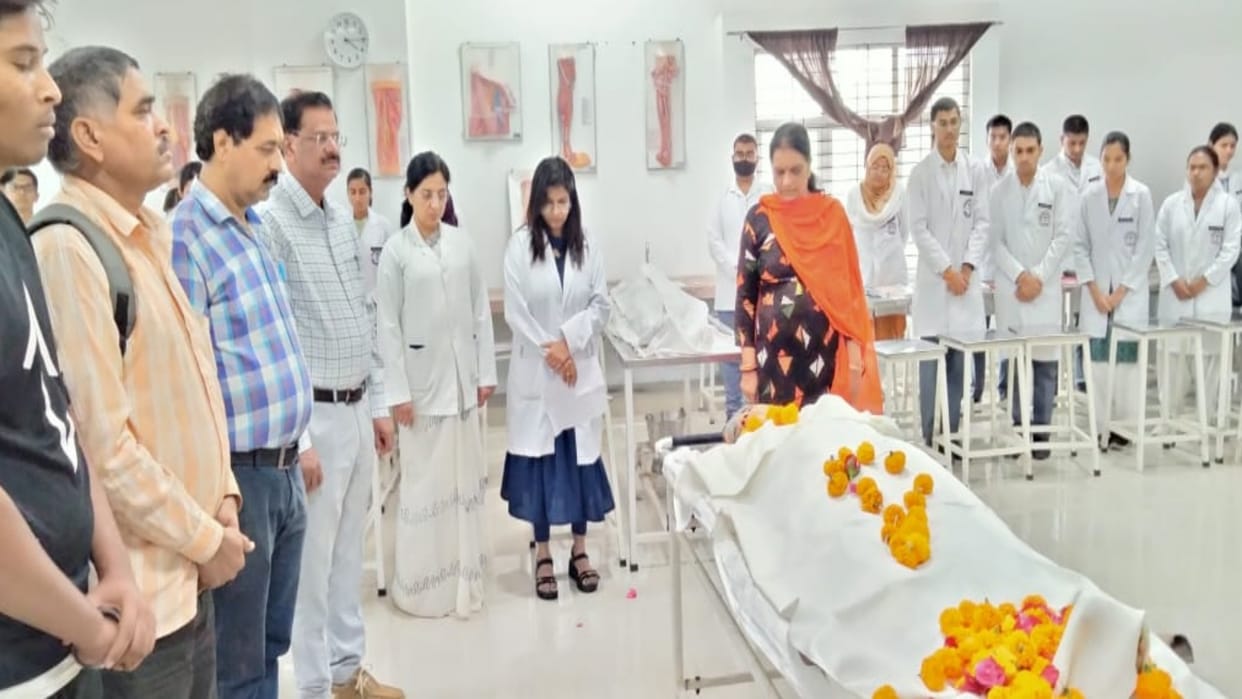 Vidisha News Mistress worth crores goes away calling her loved ones body donated by old age home
