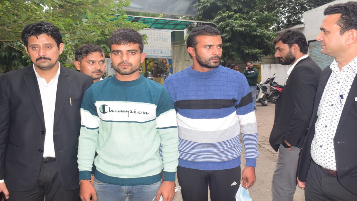 Meerut Doctor Loot case: Crooks have surrendered at SSP office and said are afraid of police bullets