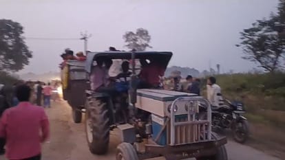 Farmer died due to tiger attack villagers block highway by keeping dead body in Pilibhit