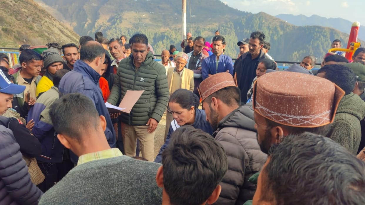 Youth locked Bhatkidhar Panchayat Office in Seraj Mandi Himachal Pradesh