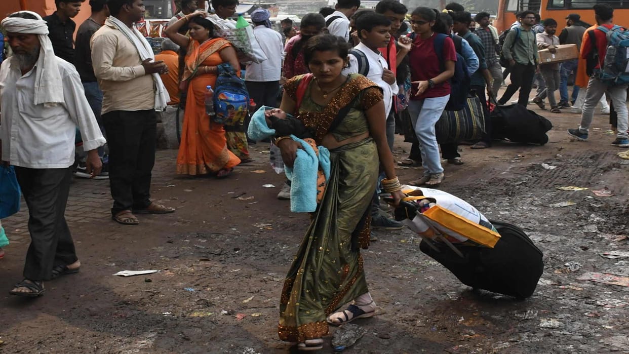 Crowd in buses of passengers returning home on festivals